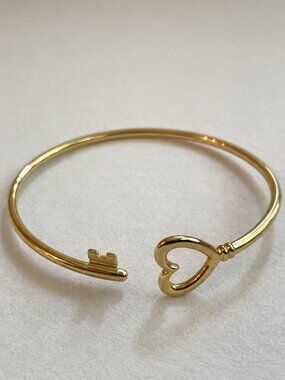 Tiffany & Co. 18K Yellow Gold Heart Key Wire Bangle Bracelet AU750 with Box